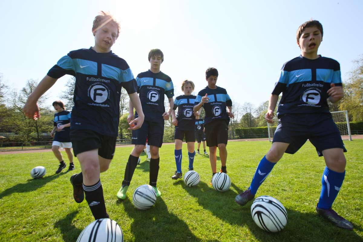 Profi Fußballcamp 13 - 17 Jahre Profi Fußballcamp 13 - 17 Jahre